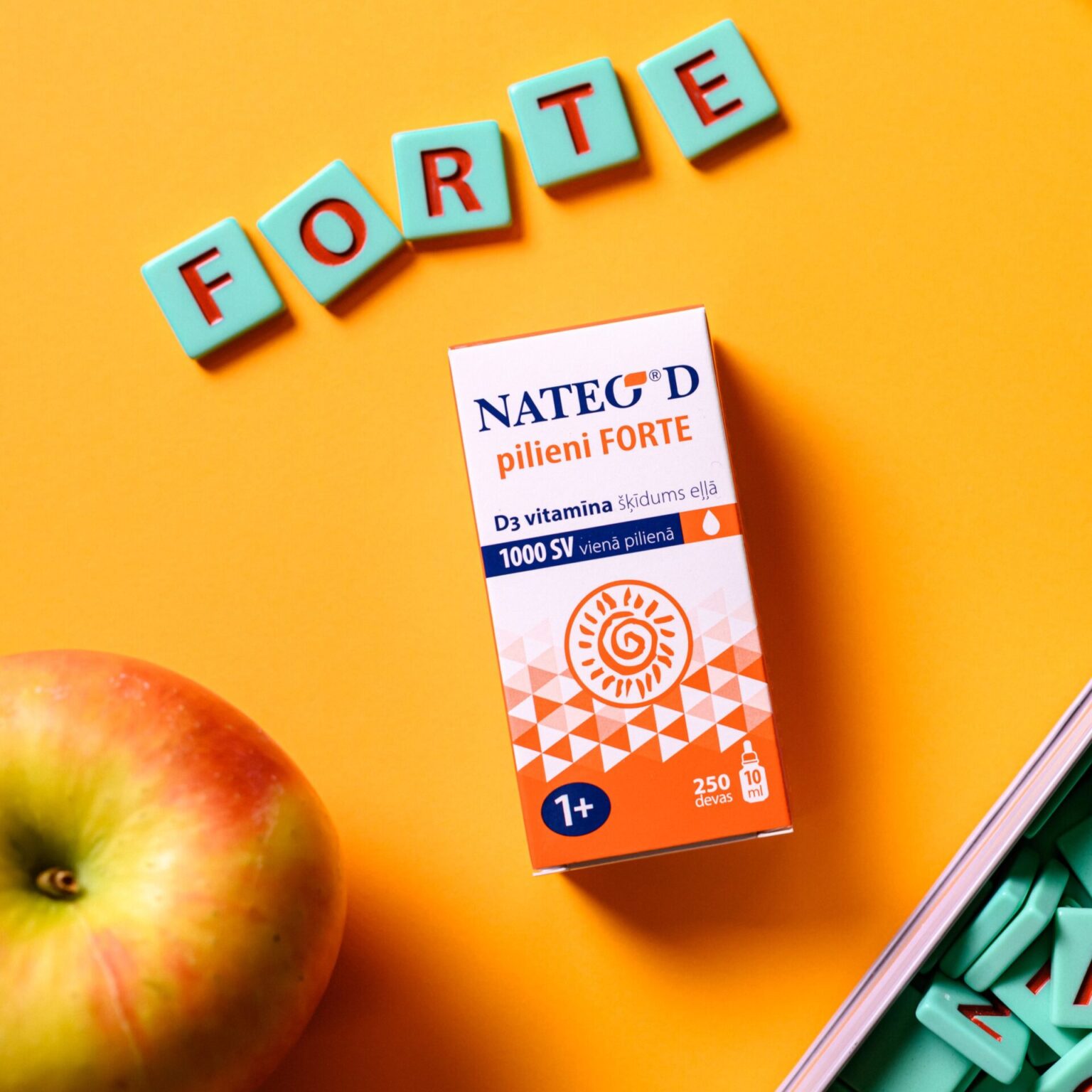 NATEO D FORTE kārbiņa uz dzeltena fona